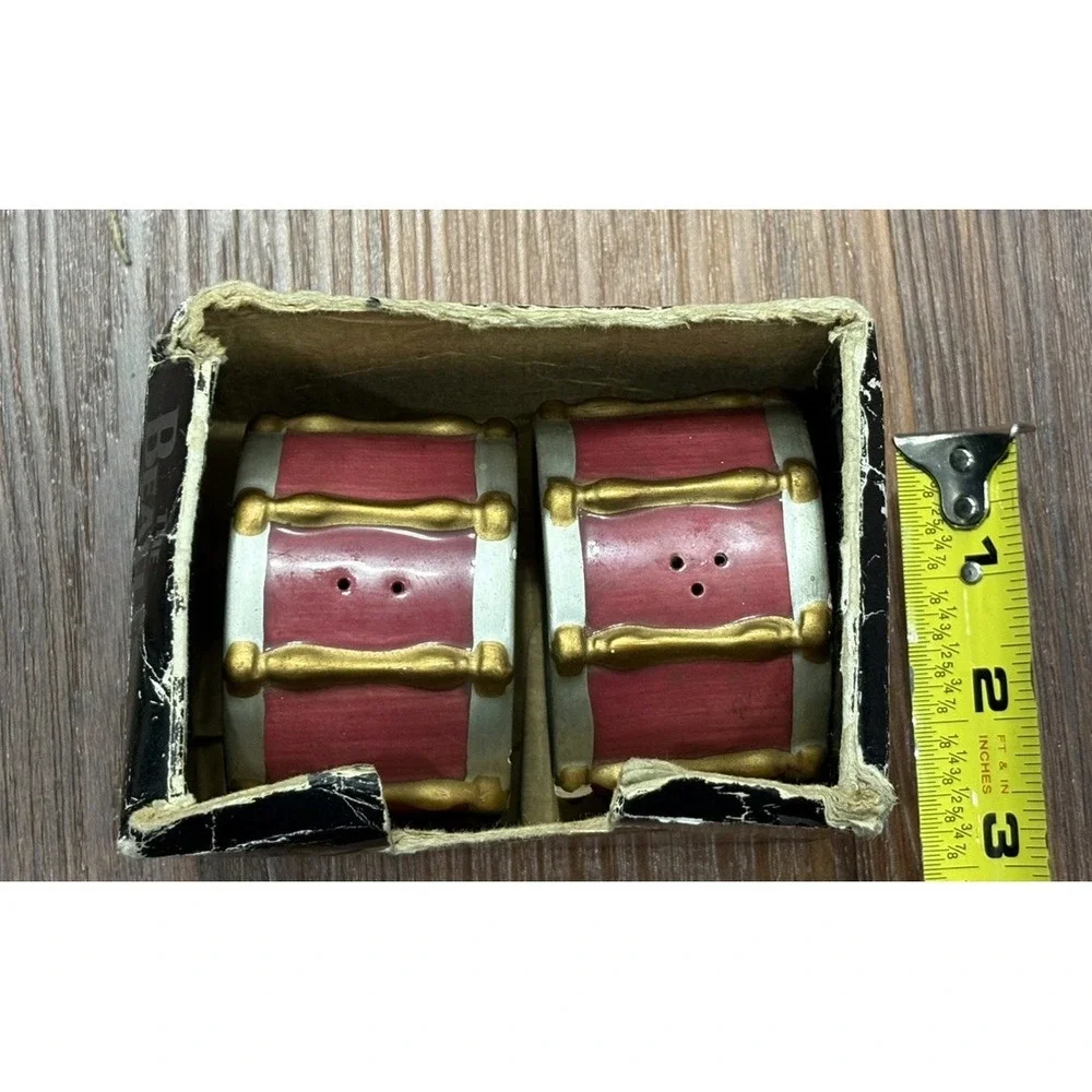 Beatles Sgt. Peppers Salt & Pepper Shakers W/Box‎ Vandor 1999